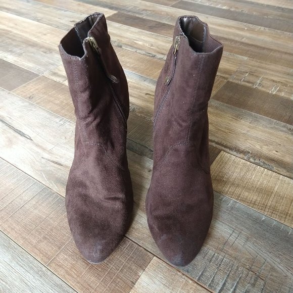 Isaac Mizrahi Women's Samantha Brown Side Zip Boots - Picture 10 of 10